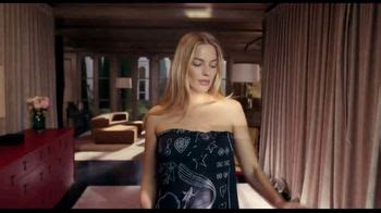 who sings the chanel number 5 advert|Chanel No. 5 Paris TV Spot, 'A Rendez.